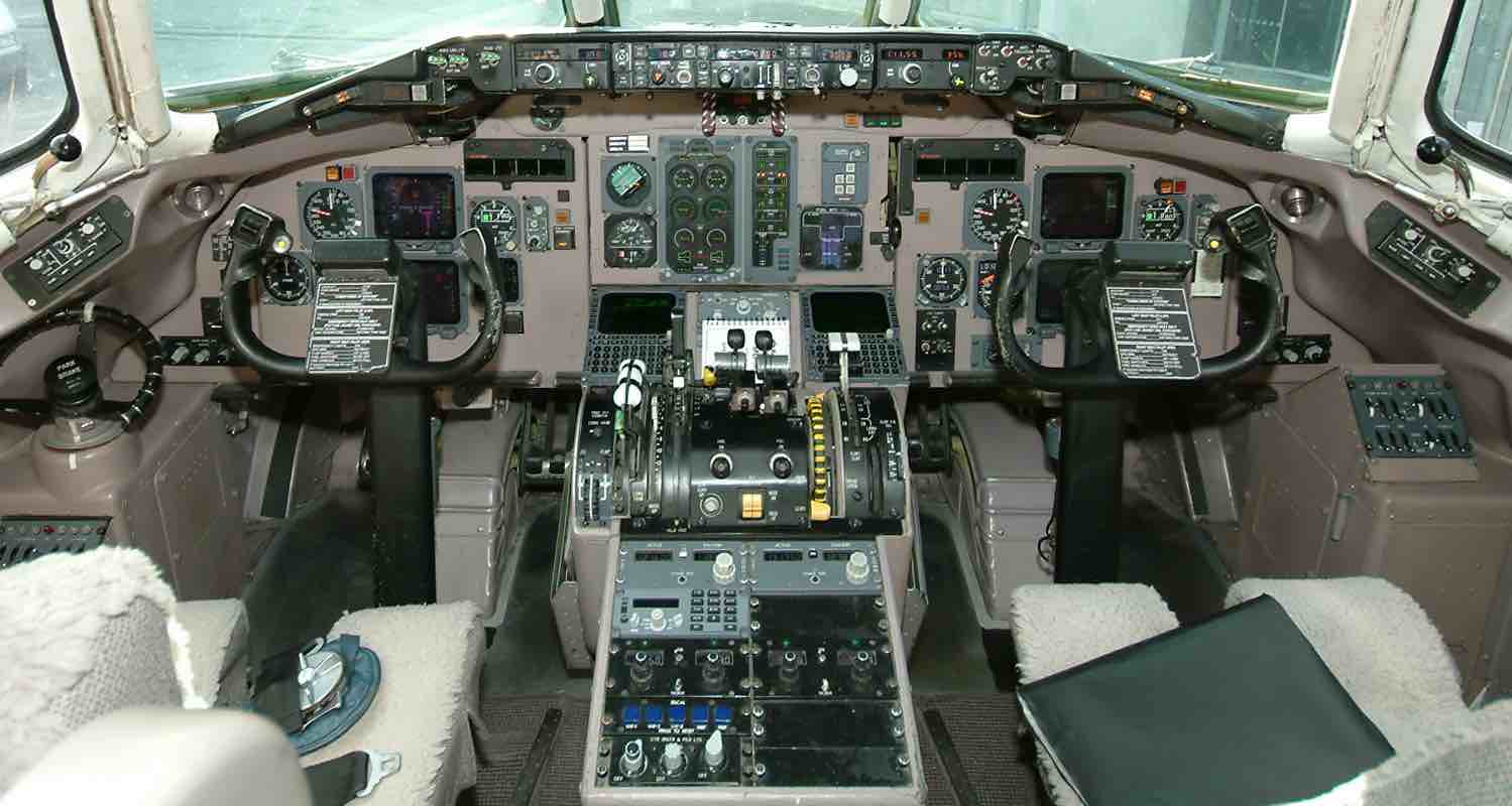 Cockpit einer Airline (Wegner Photography)