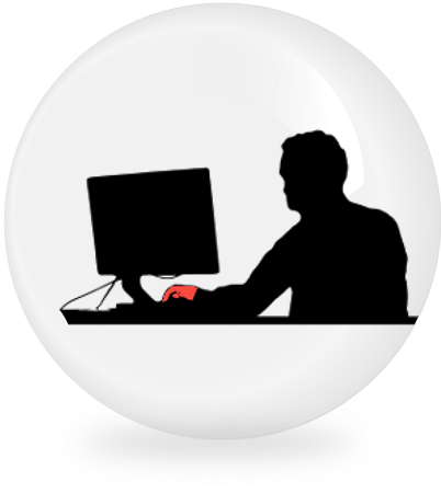 Image de la silhouette d'un commercial en Vente Analytique© assis devant son ordinateur en prospection commerciale