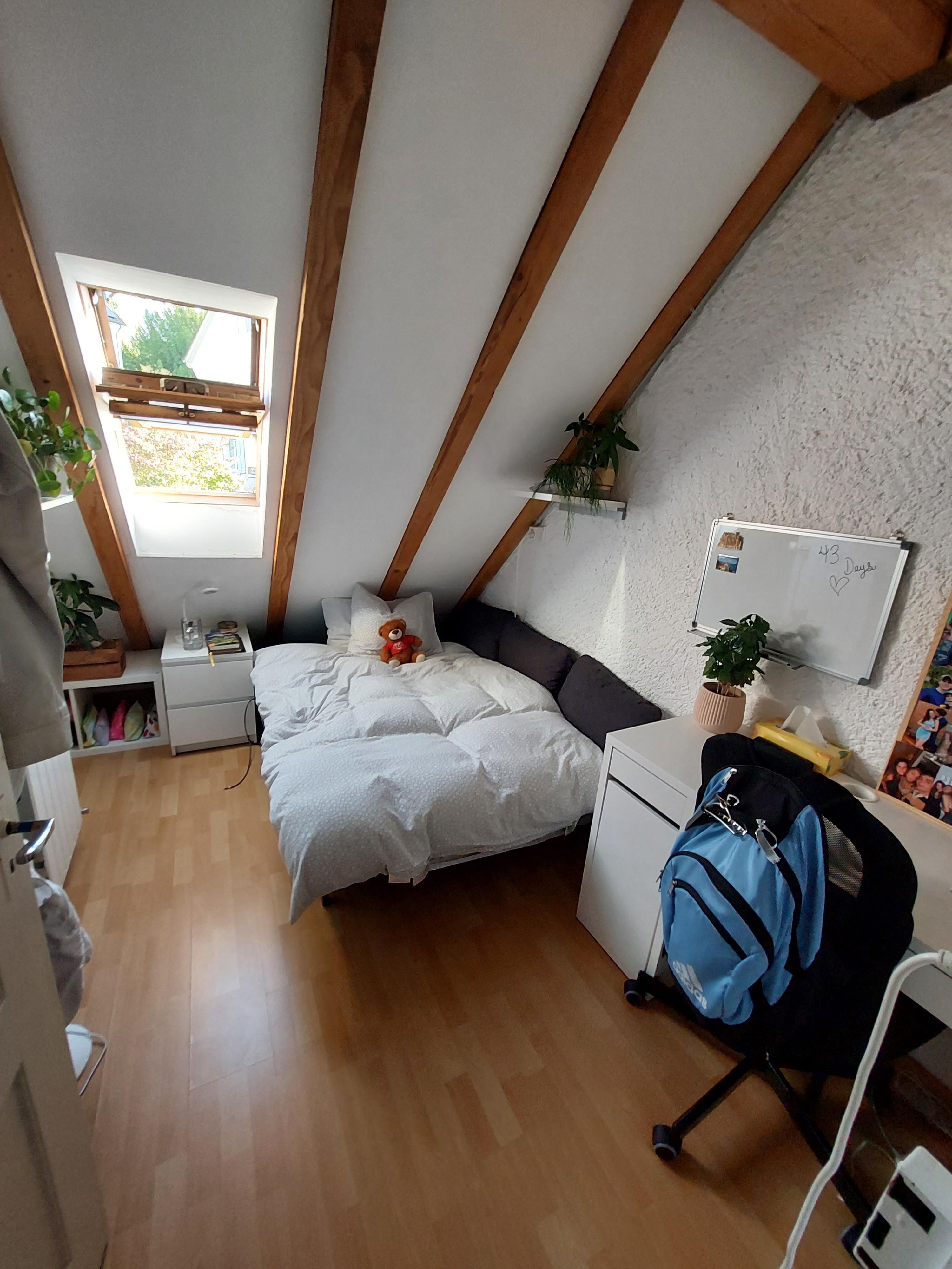 Zimmer mit Zusatzgeschoss, 10 m2, Fr. 660.-