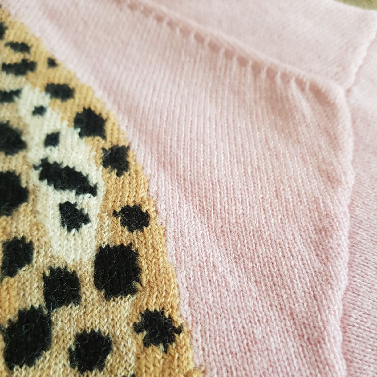 NEW KRIZIA -Cardigan knit with jeopard jacquard knit on back