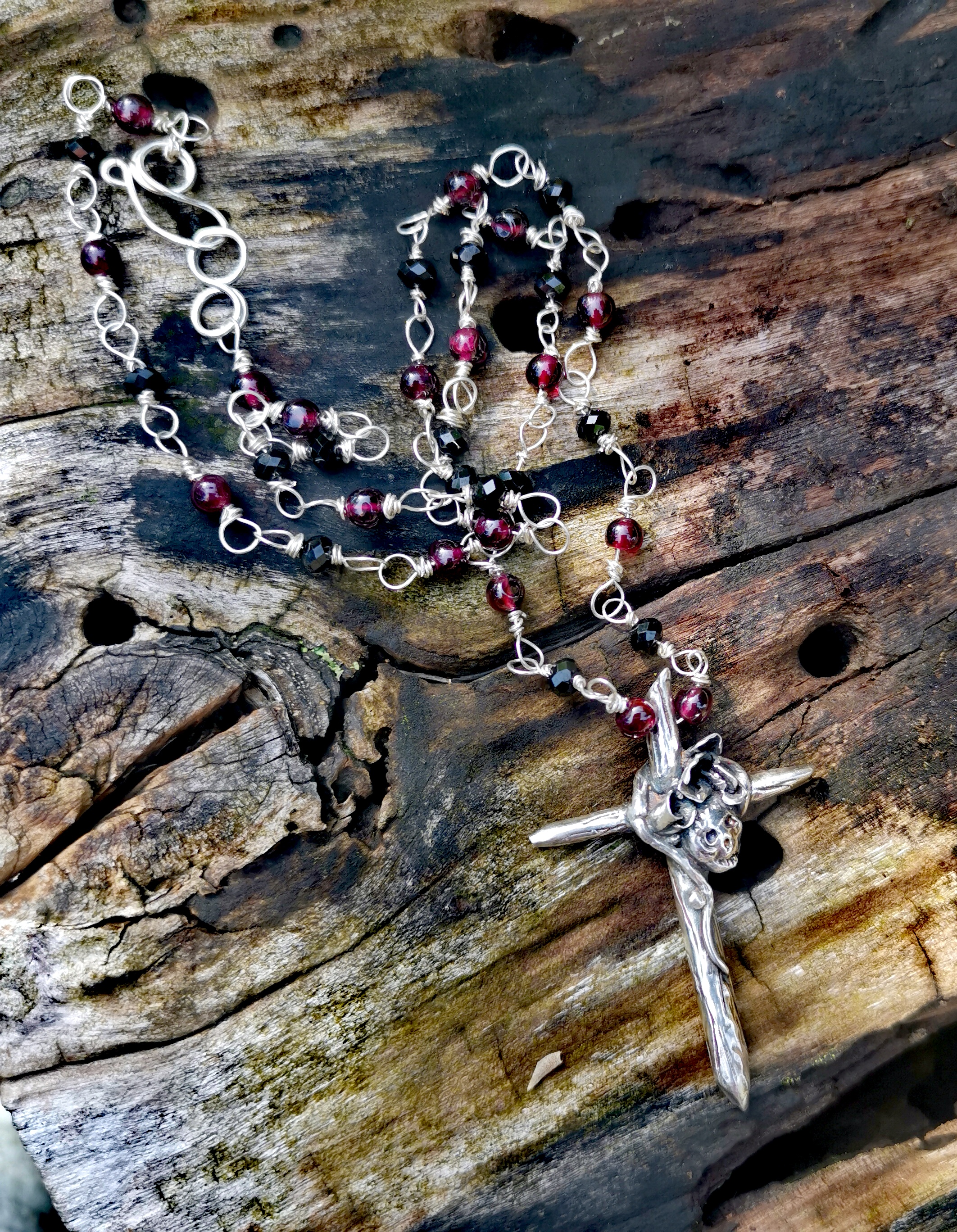 "Crois claigeann rosary"