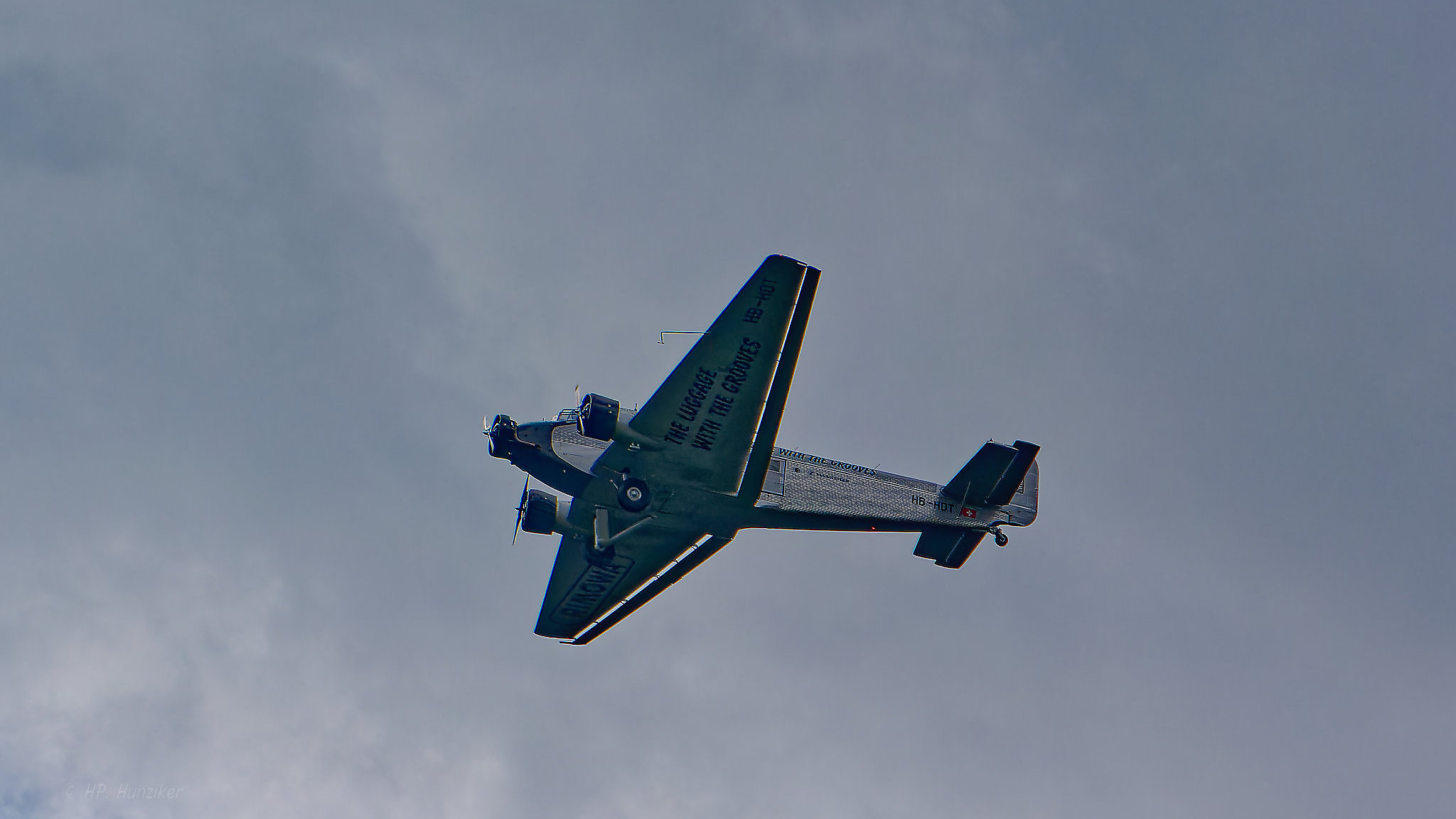 Ju-52 (HB-HOT) 21.07.2017 nach dem Start in Samedan. Sie ist am 04.08.2018 abgestürzt.