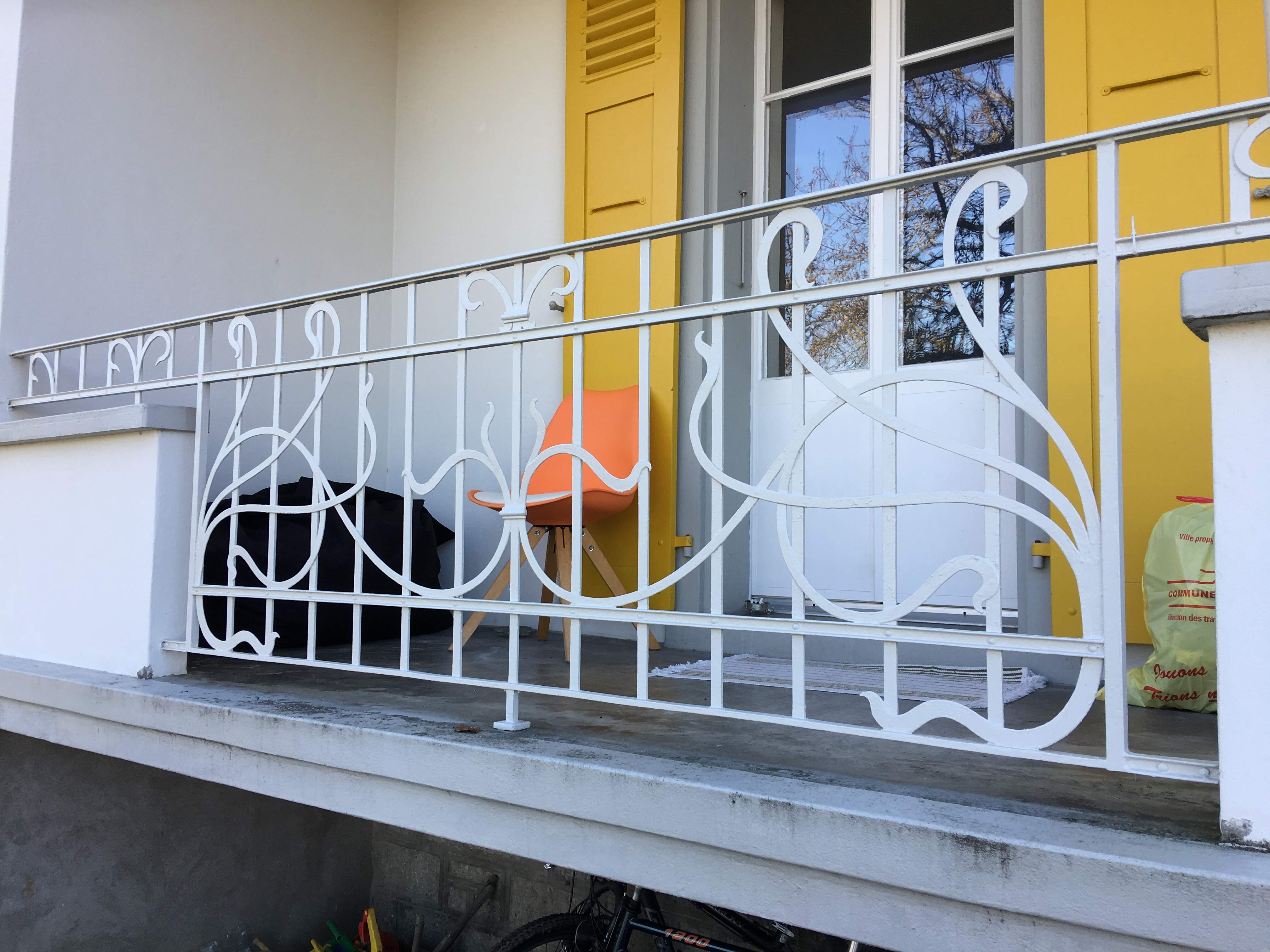 Grille rouillée portail balcon, rénovation et peinture de