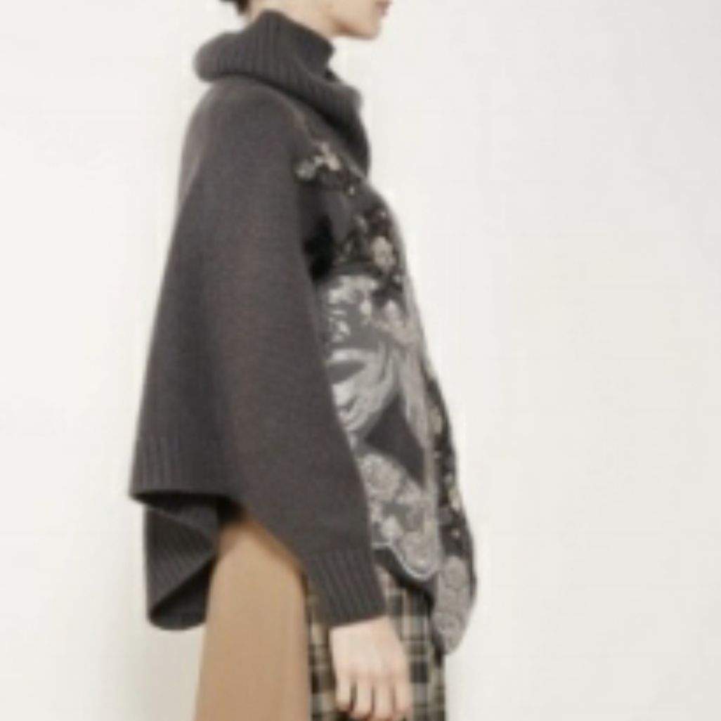 DONNA Les Boutiques - Knit capeturelnecksweater embroied cashmere