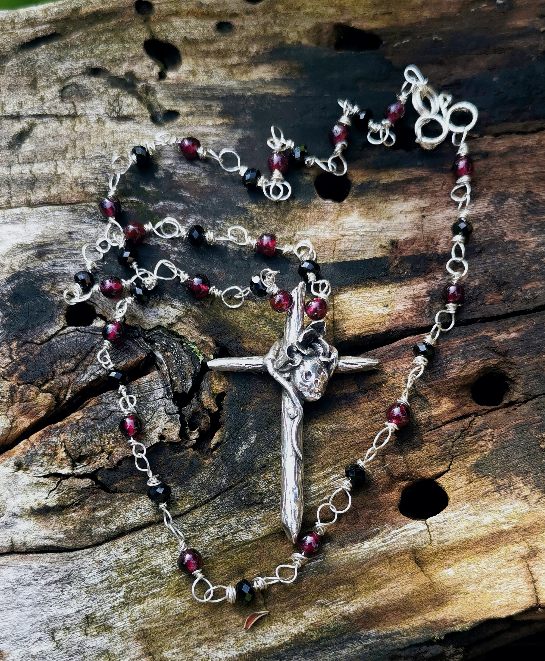 "Crois claigeann rosary"